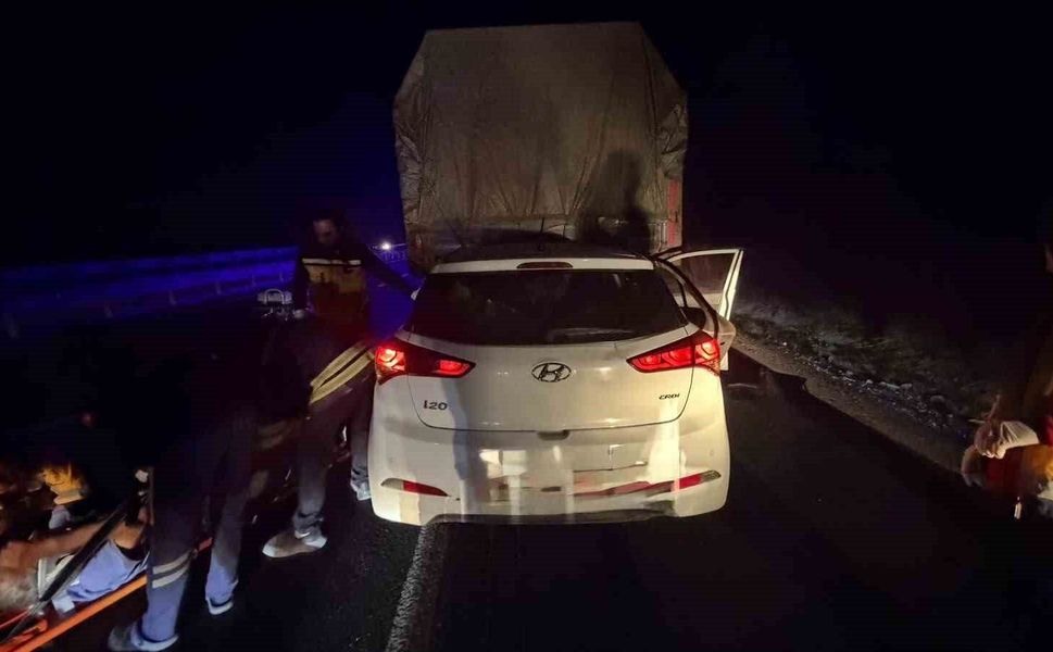 Feci kaza: Kamyon ile otomobil çarpıştı, 1 ölü, 2 yaralı
