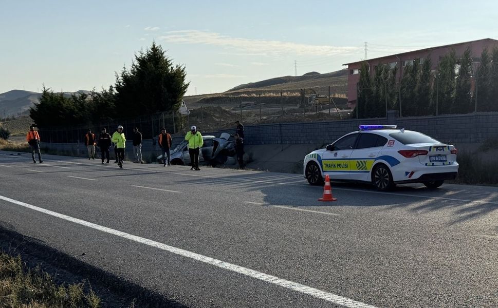 Yozgat'ta otomobil devrildi: 3 kişi yaralandı