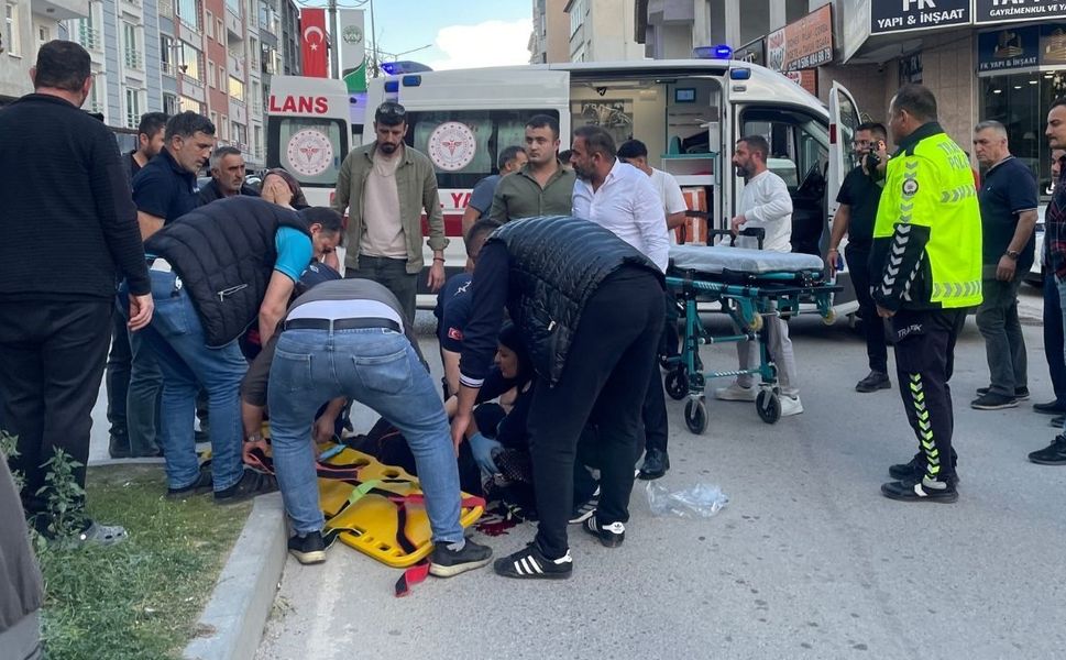 Otomobilin çarptığı kadın ağır yaralandı!