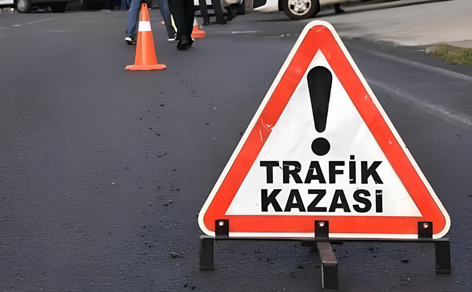 Feci kaza: Şiddetli rüzgar kamyoneti devirdi
