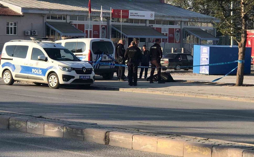 Kaldırımda ölü bulundu
