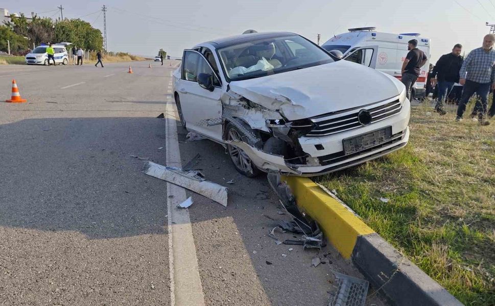 Otomobil ile tır çarpıştı: 4 kişi yaralandı