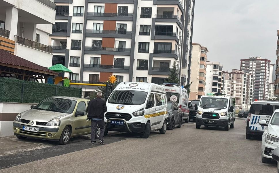 22 yaşındaki genç kız çatı katında ölü bulundu!