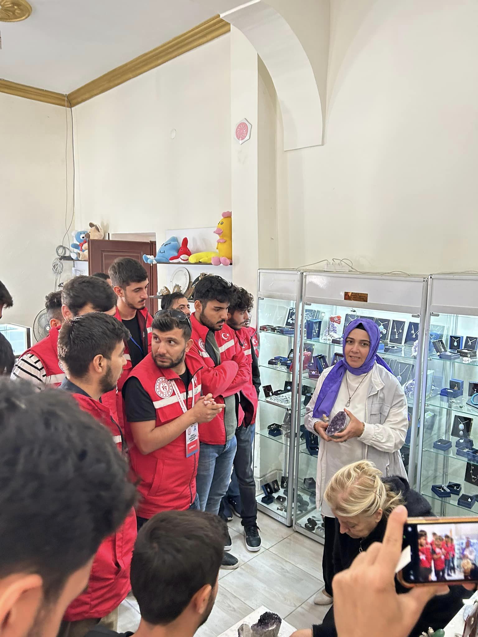 Doğal taşları tanıdılar