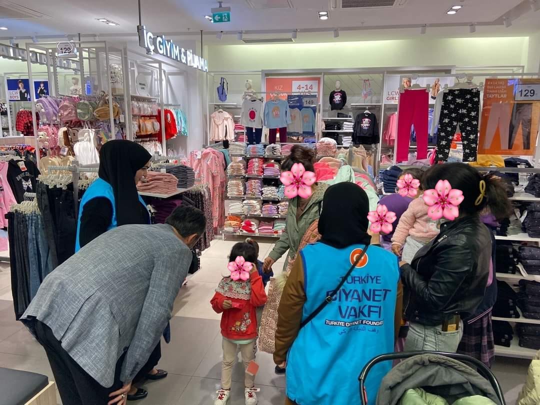 Öğrencilere kıyafet yardımı1