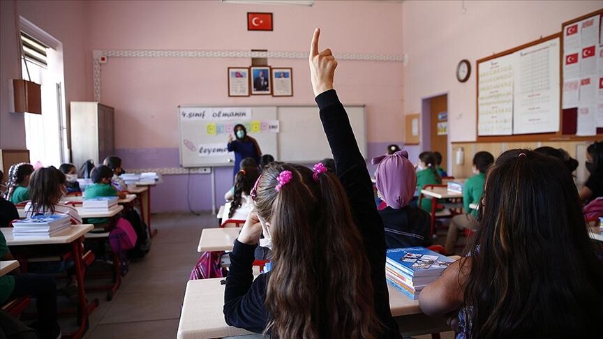 Eğitimde yeni dönem! Ders saatlerinde değişiklik yapıldı (3)