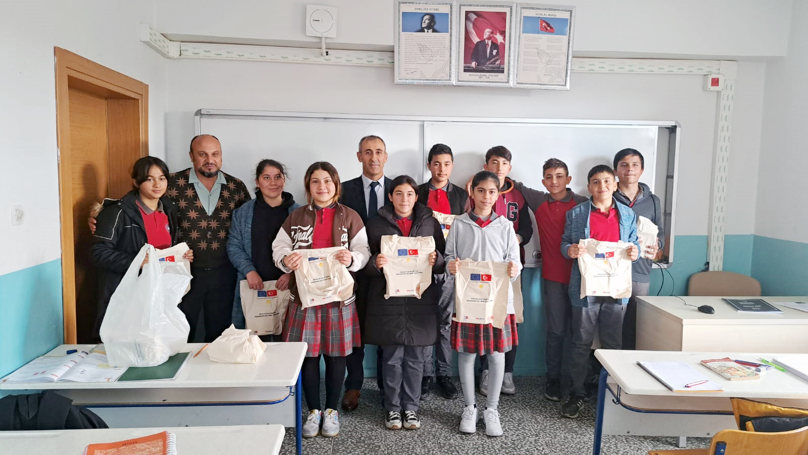 Saydam’dan okul ziyareti