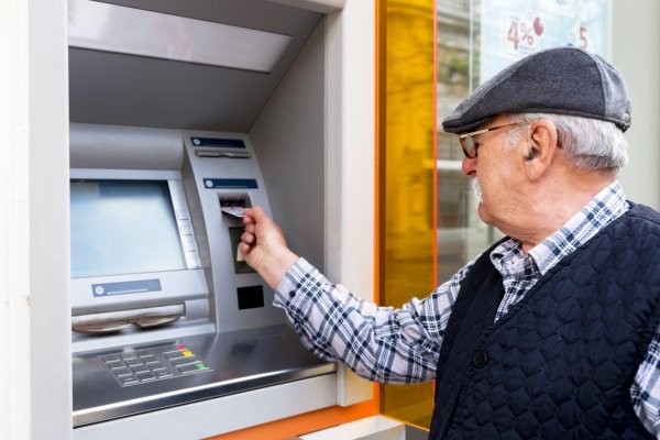 ATM'den para çekerken dikkat edin! Kimse bu detayı fark etmiyor (2)