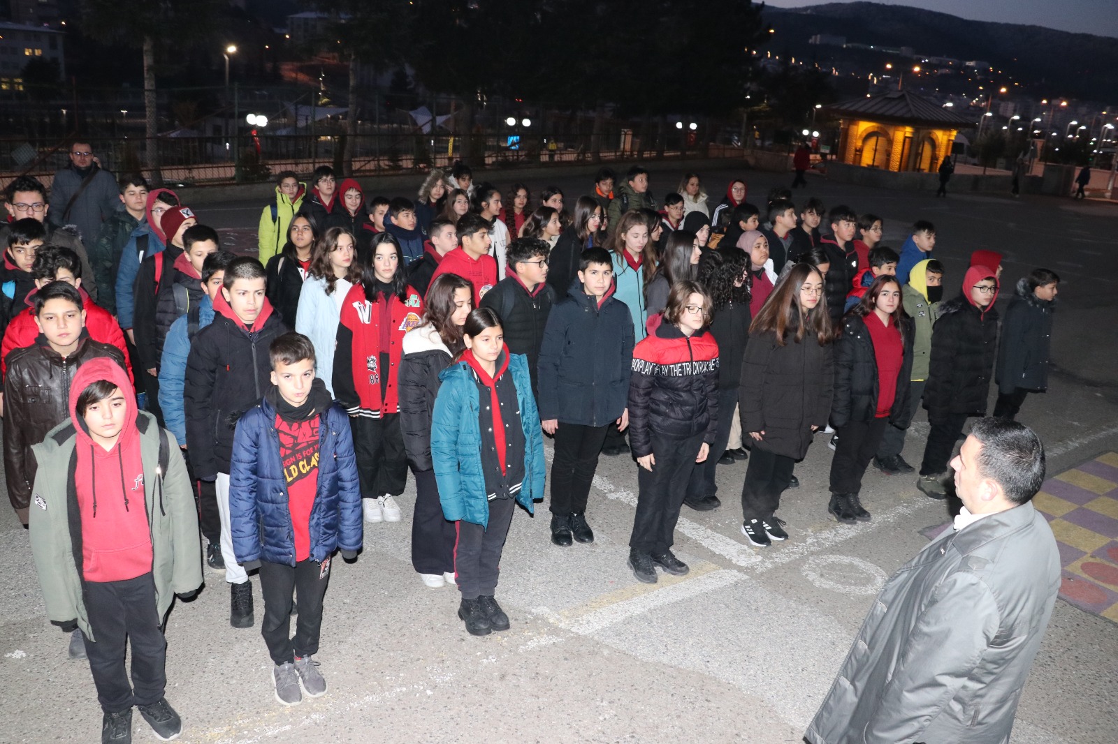 Şehitler için saygı duruşu4