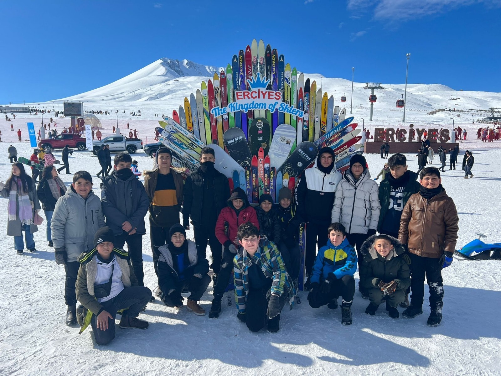 Gençler kayak tatilinde 3