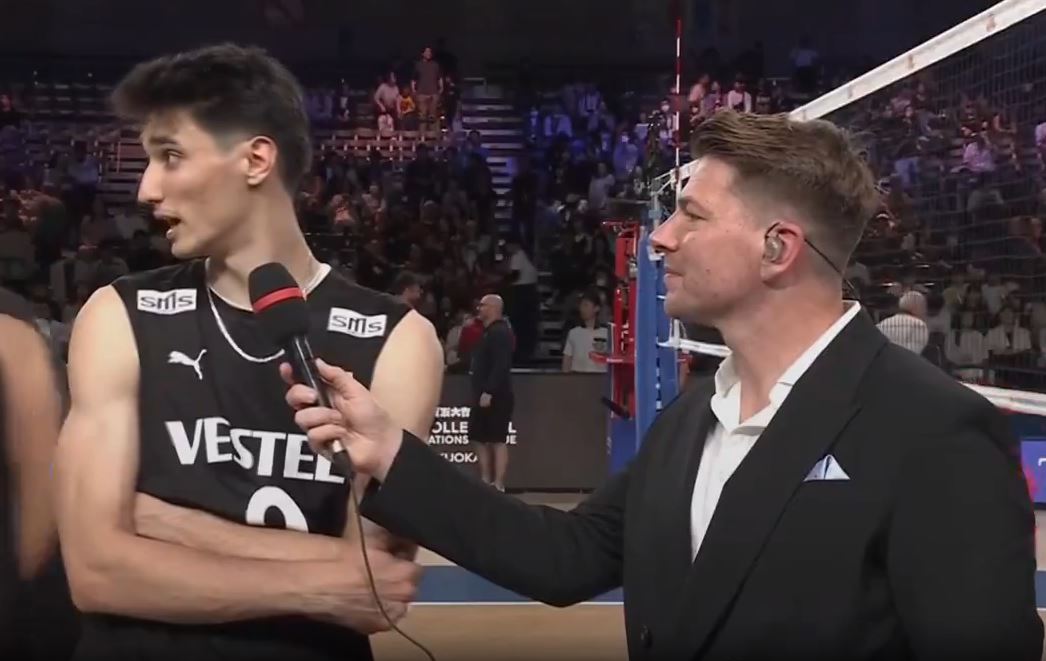 Milli Voleybolcu Canlı Yayında İngilizceyi Unuttu! Türkçe Bile Konuşamadım (2)