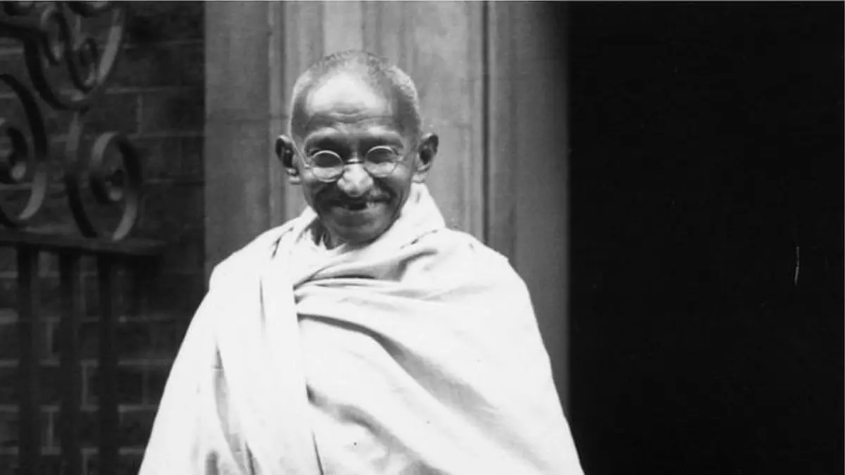 Gandhi (1)-1