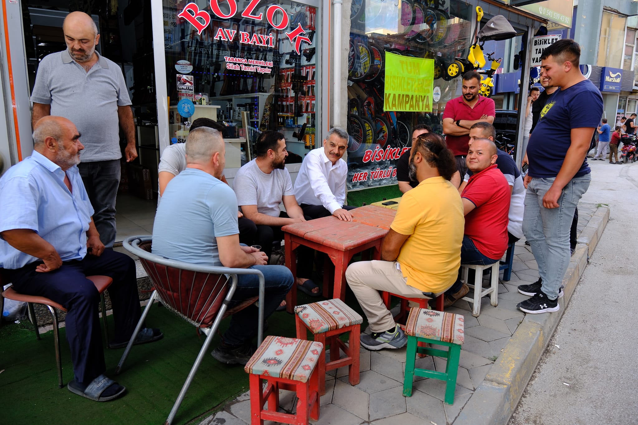 Çay Davetini Geri Çevirmedi2