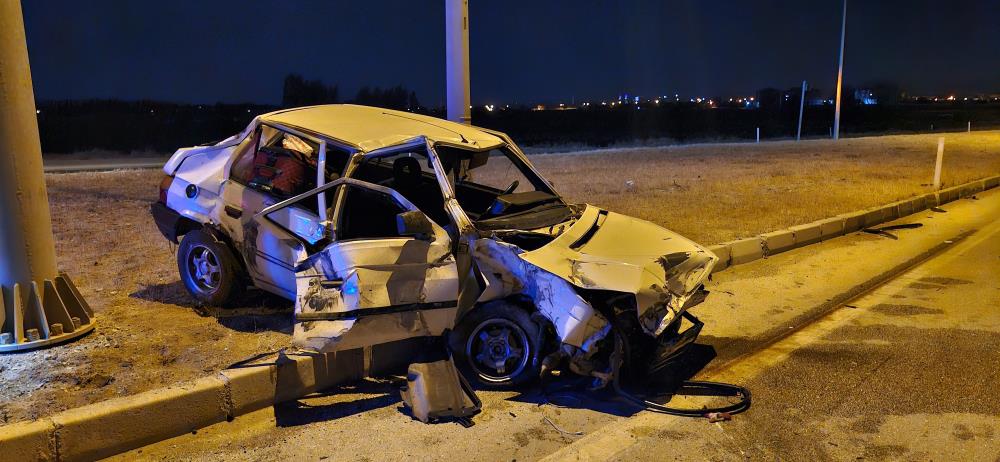 Otomobil Ile Kamyon Çarpıştı 2 Ölü-1
