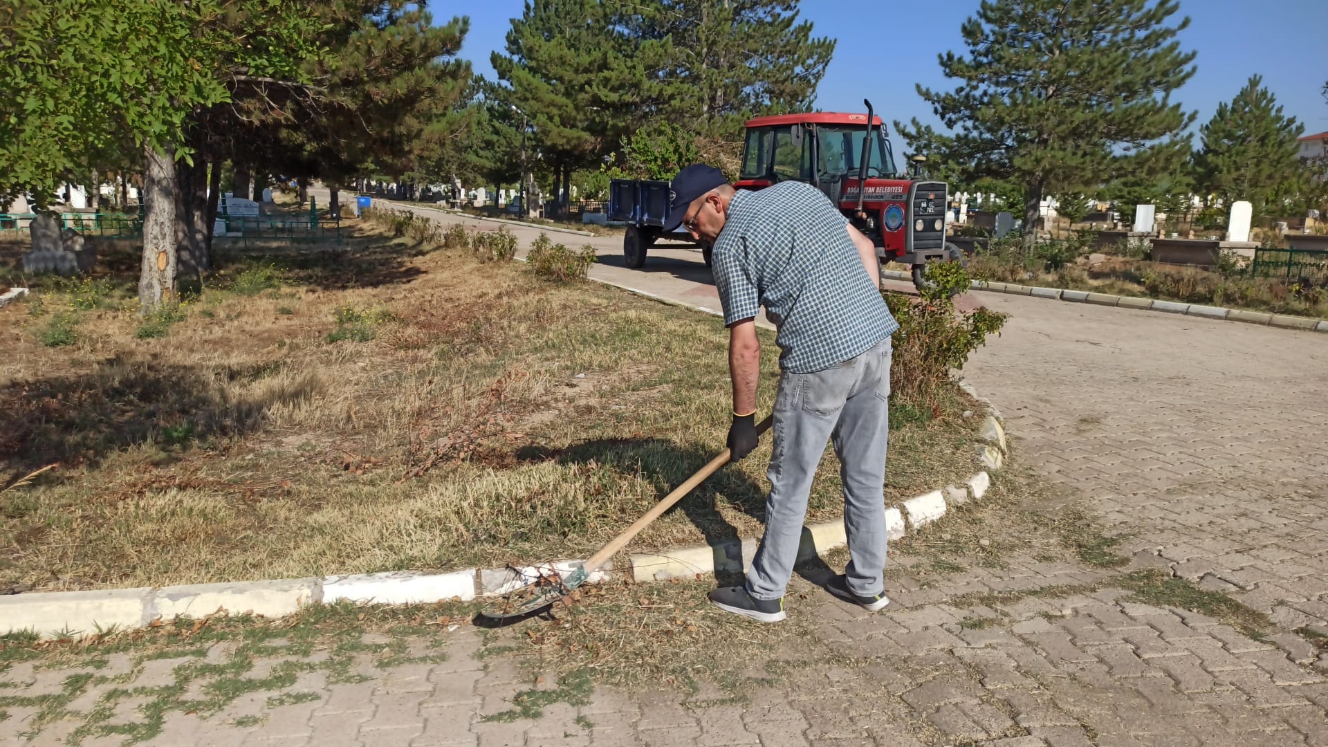 Mezarlıklarda Hummalı Temizlik 2