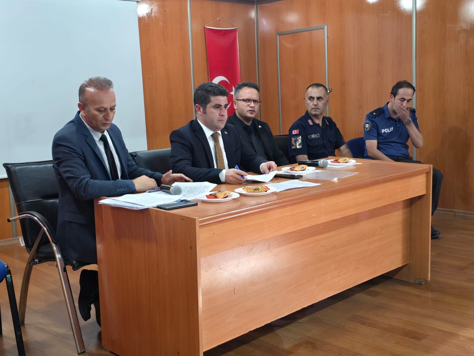 Okul Müdürleri Ile Bir Araya Geldi