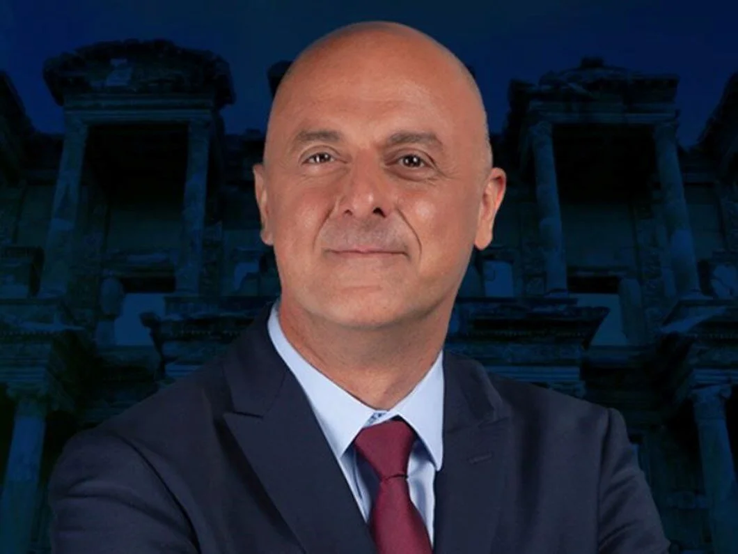 Ümit Özlale Kimdir2