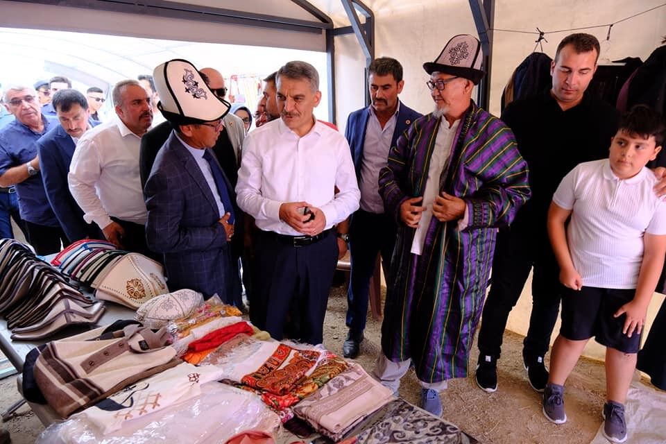 Kirgiz Türkleri̇ Kültürleri̇ni̇ Tanitti (5)