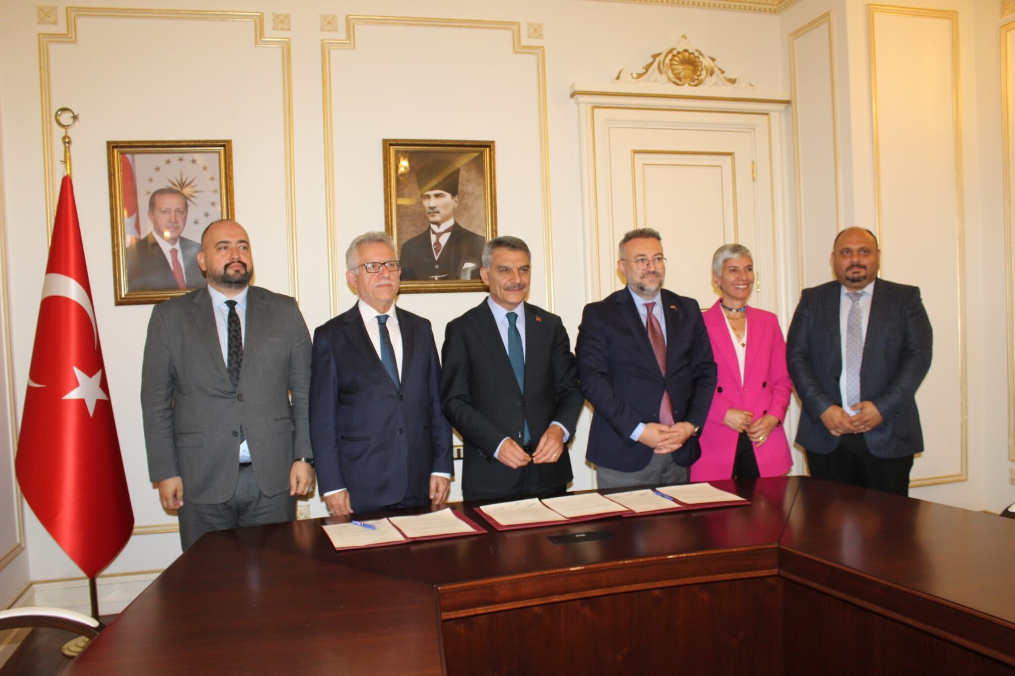 Büyük Festival Için Imza Töreni (1)
