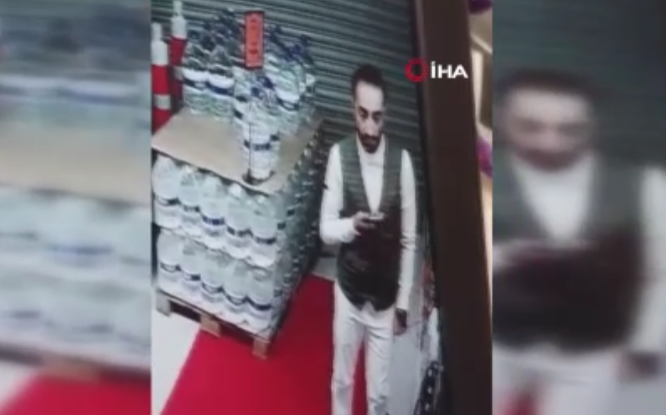 Ümit Gündeş Kimdir