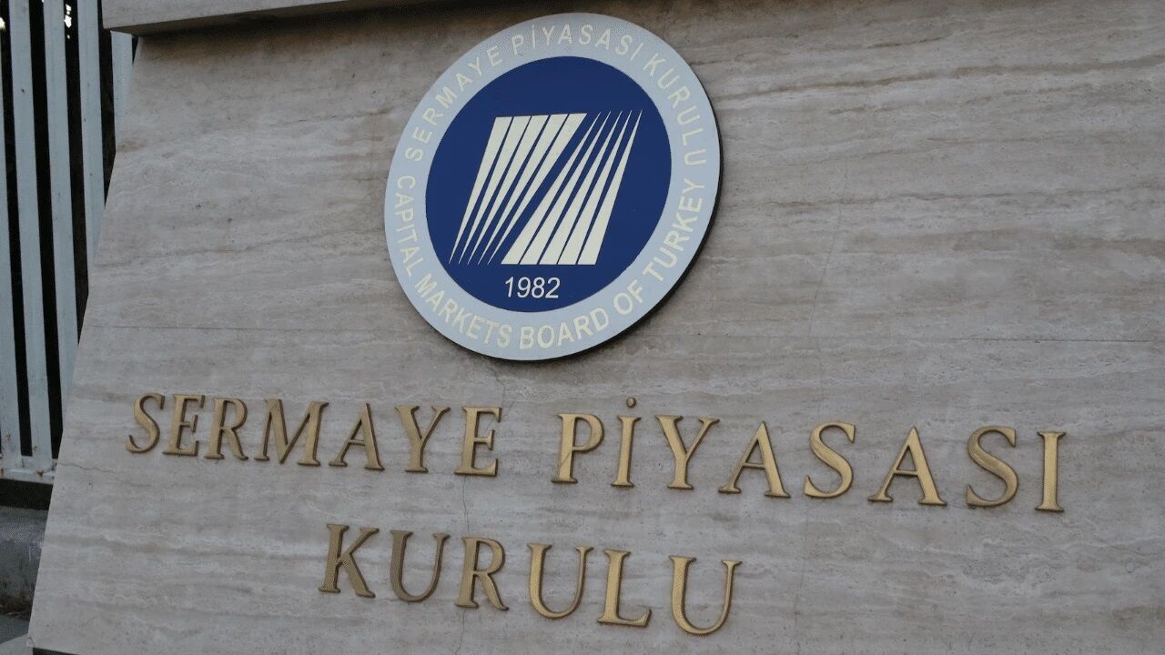 Mutlu Akın Kimdir2