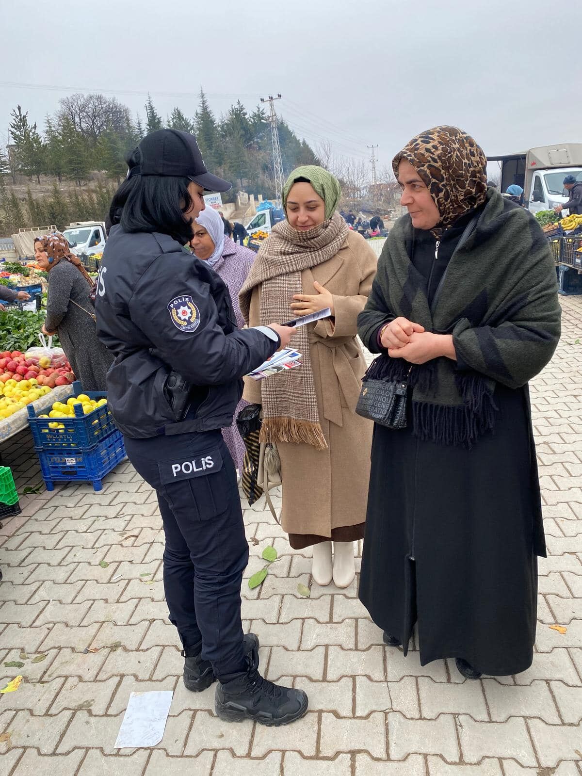 Ekipler Vatandaşları Bilgilendirdi