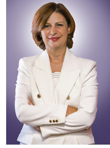 Ayşe Ünlüce Kimdir