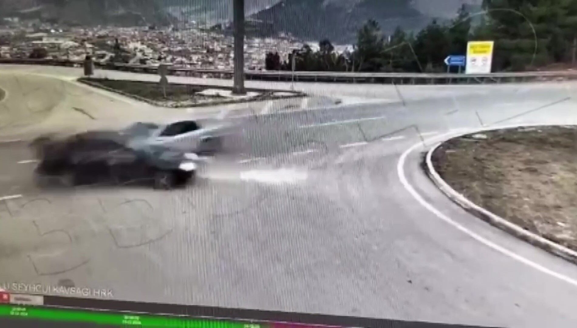 Yan Yatan Araç (3)