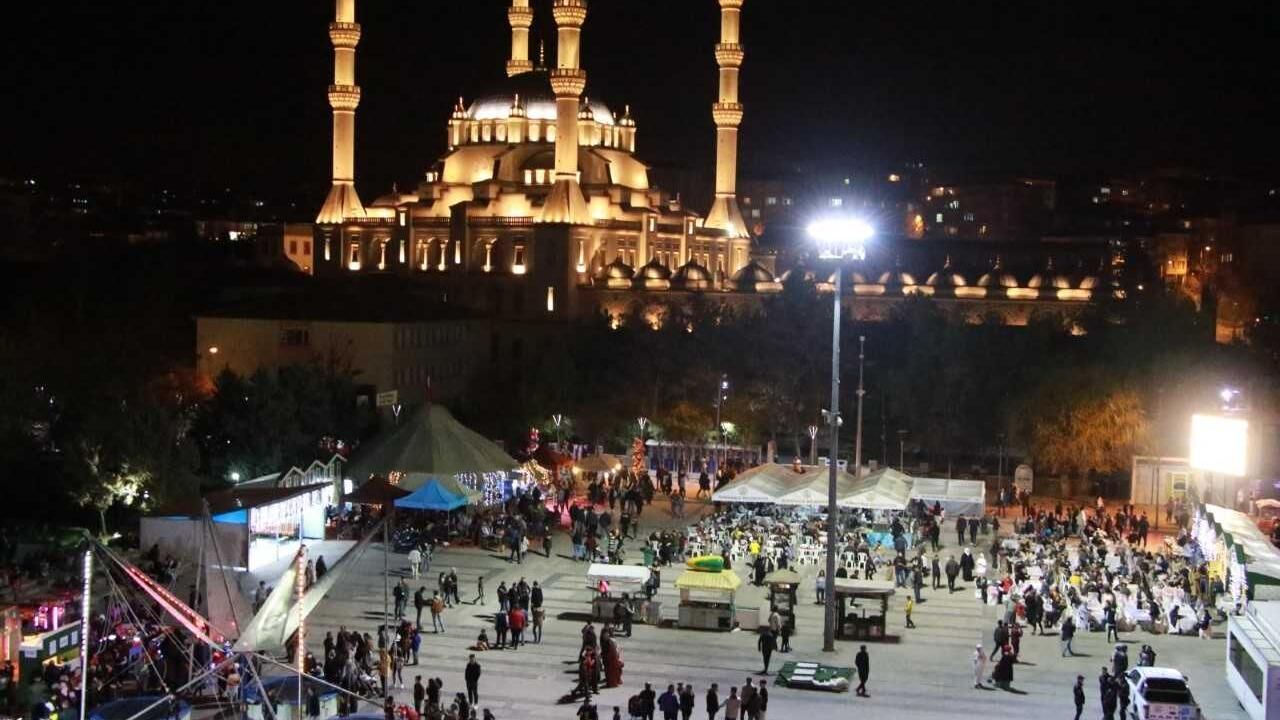Üç Aylar2