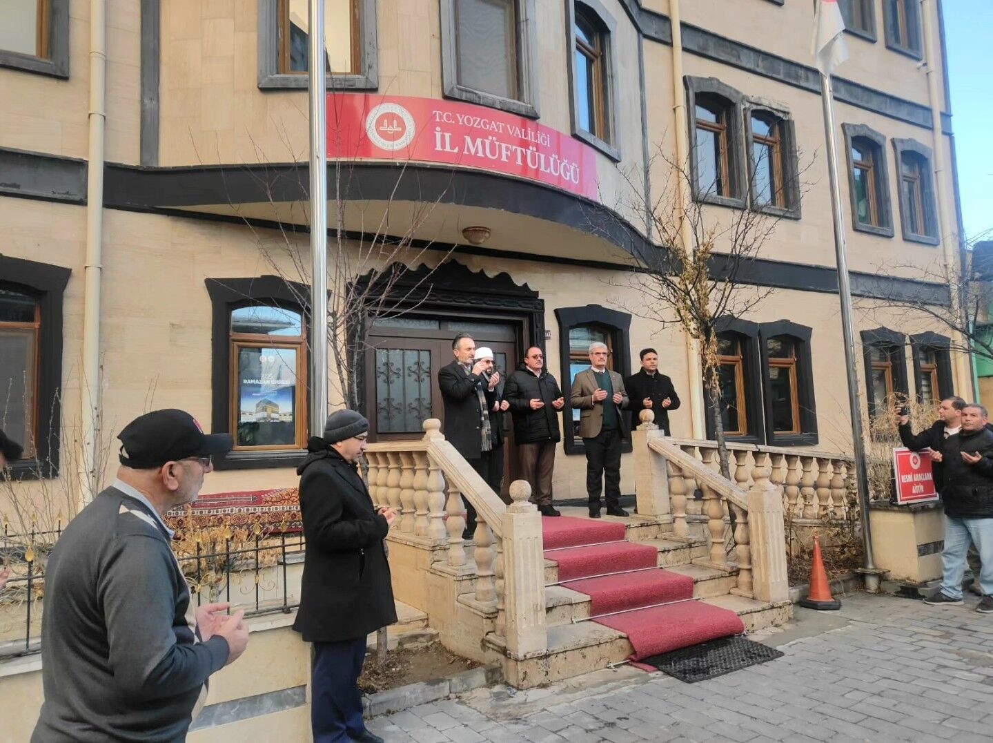 Umre Yolcuları Dualarla Uğurlandı