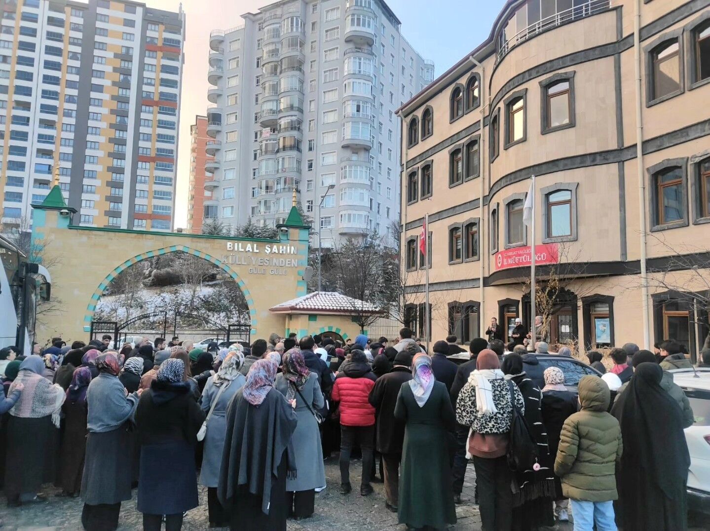 Umre Yolcuları Dualarla Uğurlandı3