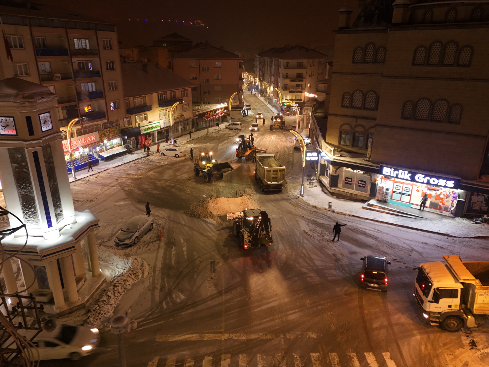 Ekipler Gece Gündüz Sahada 1