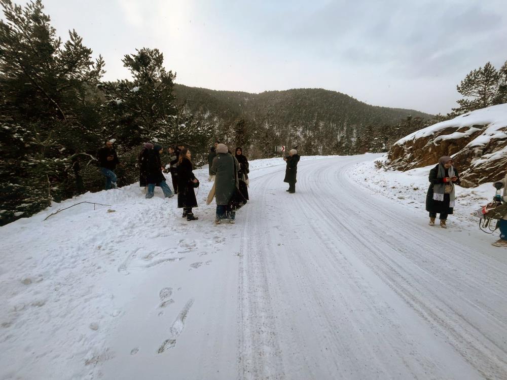 Minibüs Devrildi 2 Öğretmen Yaralandı 1