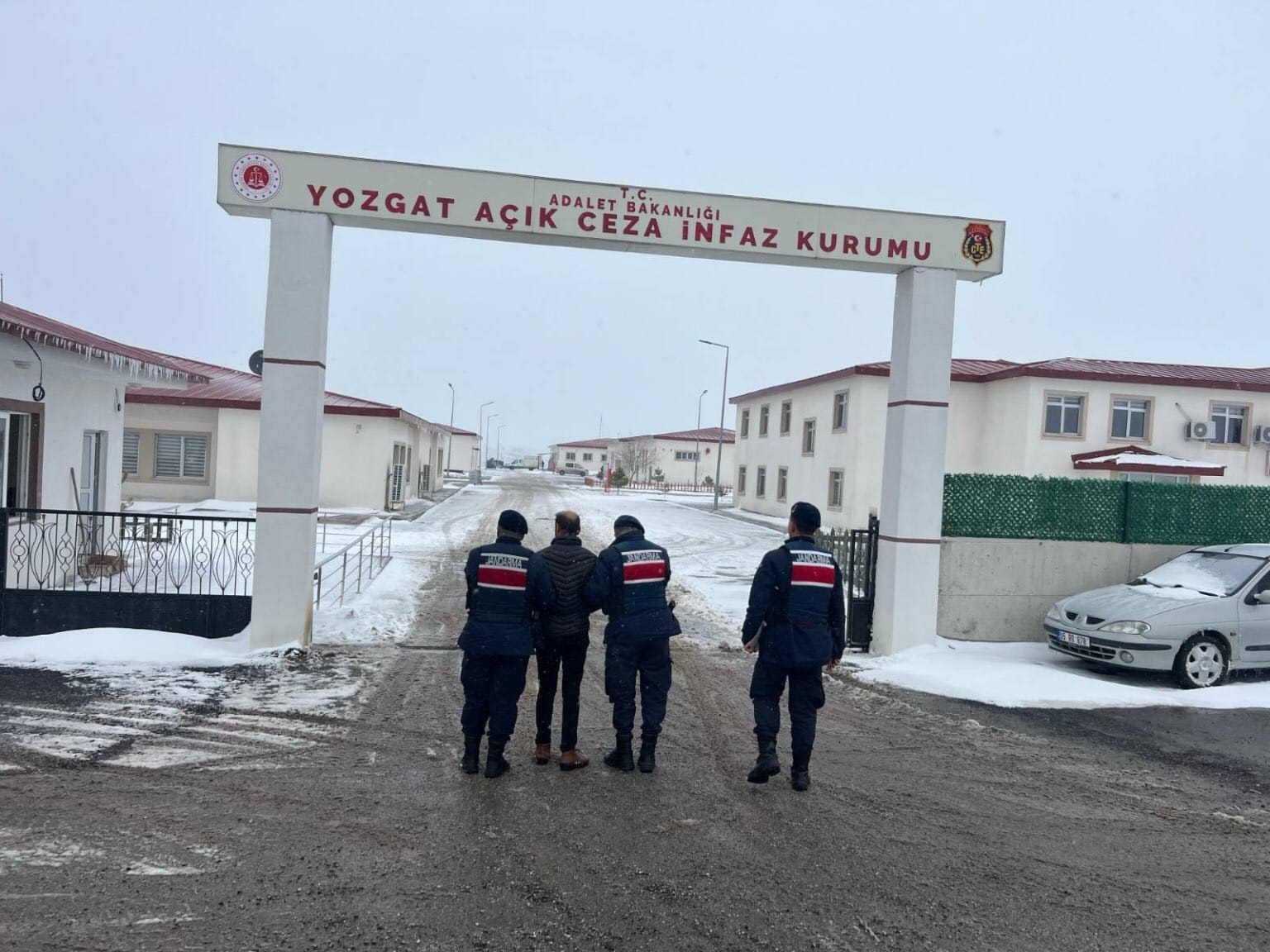 Aranan Iki Şahıs Yakalandı