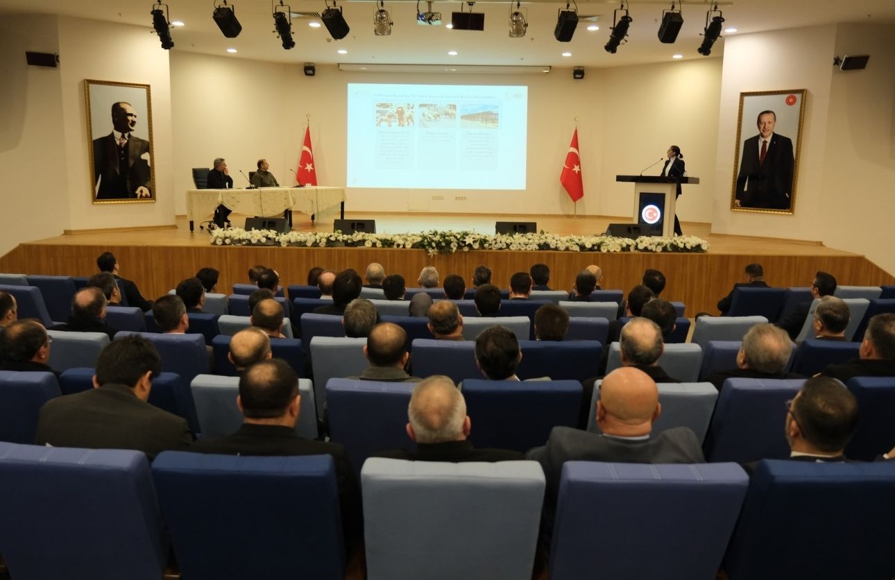 Yozgat Vali̇si̇, Sokak Hayvanlariyla İlgi̇li̇ Beledi̇yeleri̇ Uyardi (3)