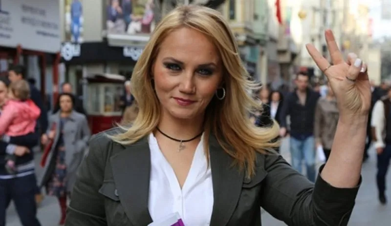 Pınar Aydınlar Kimdir1
