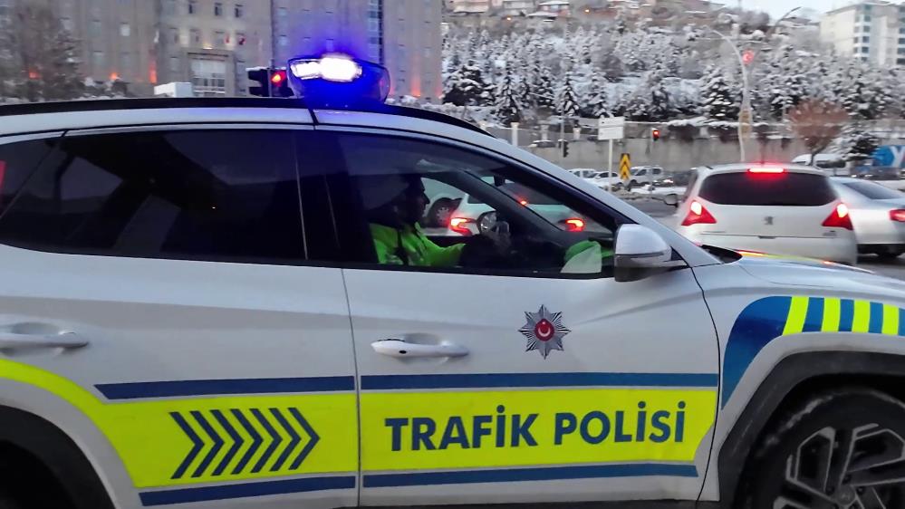 Polislerden Iç Isıtan Hareket1