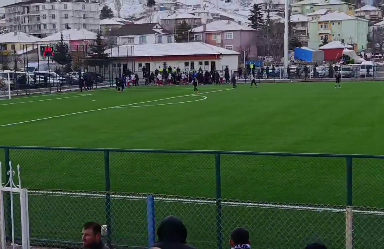 Sarıkaya Yozgatspor Maçında Saha Karıştı (1)