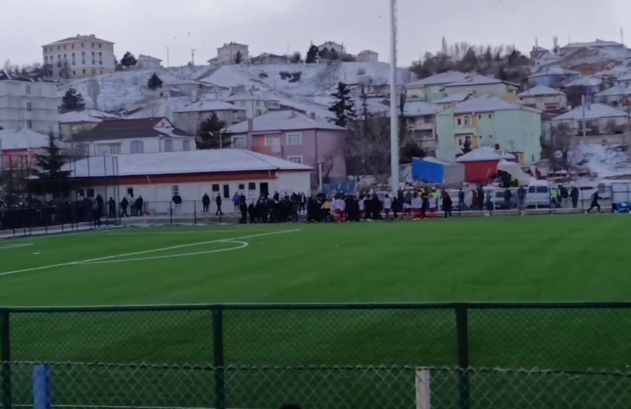 Sarıkaya Yozgatspor Maçında Saha Karıştı (2)