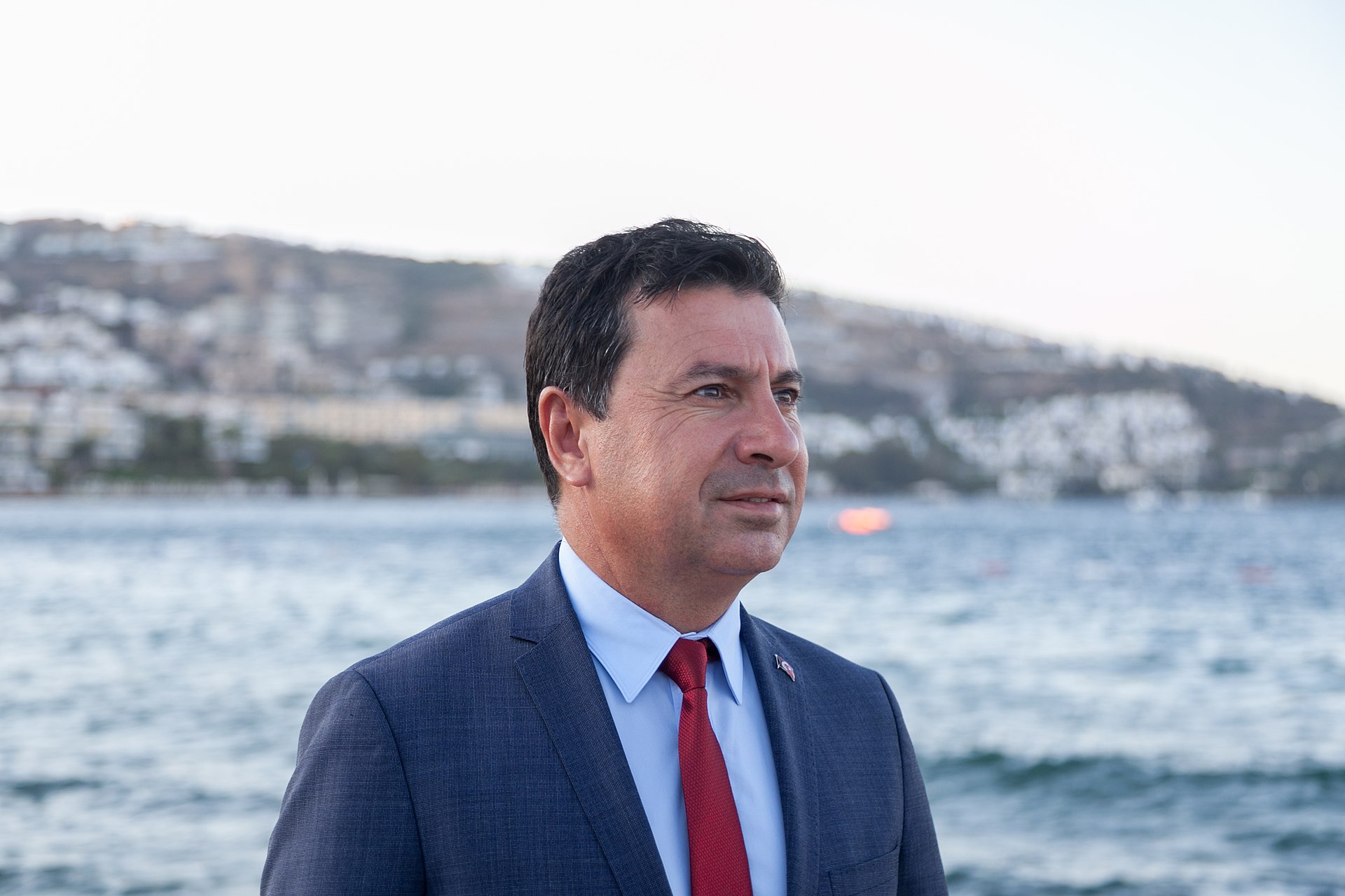Ahmet Aras Kimdir