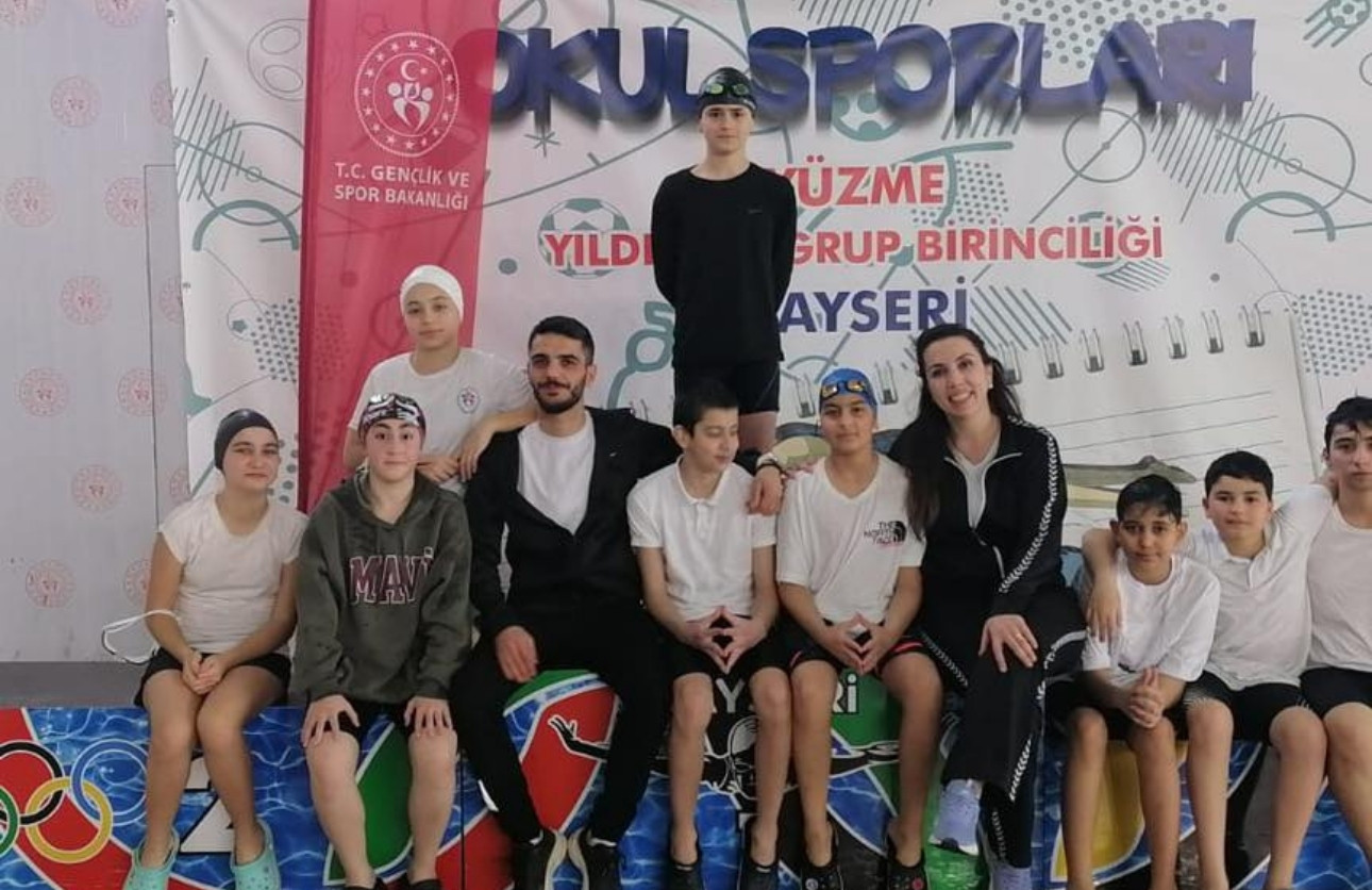 Yüzme Yarışması (1)
