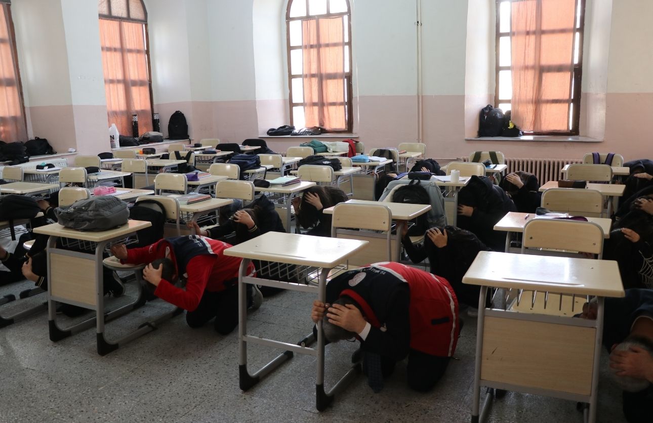 Deprem Tatbikatı (2)