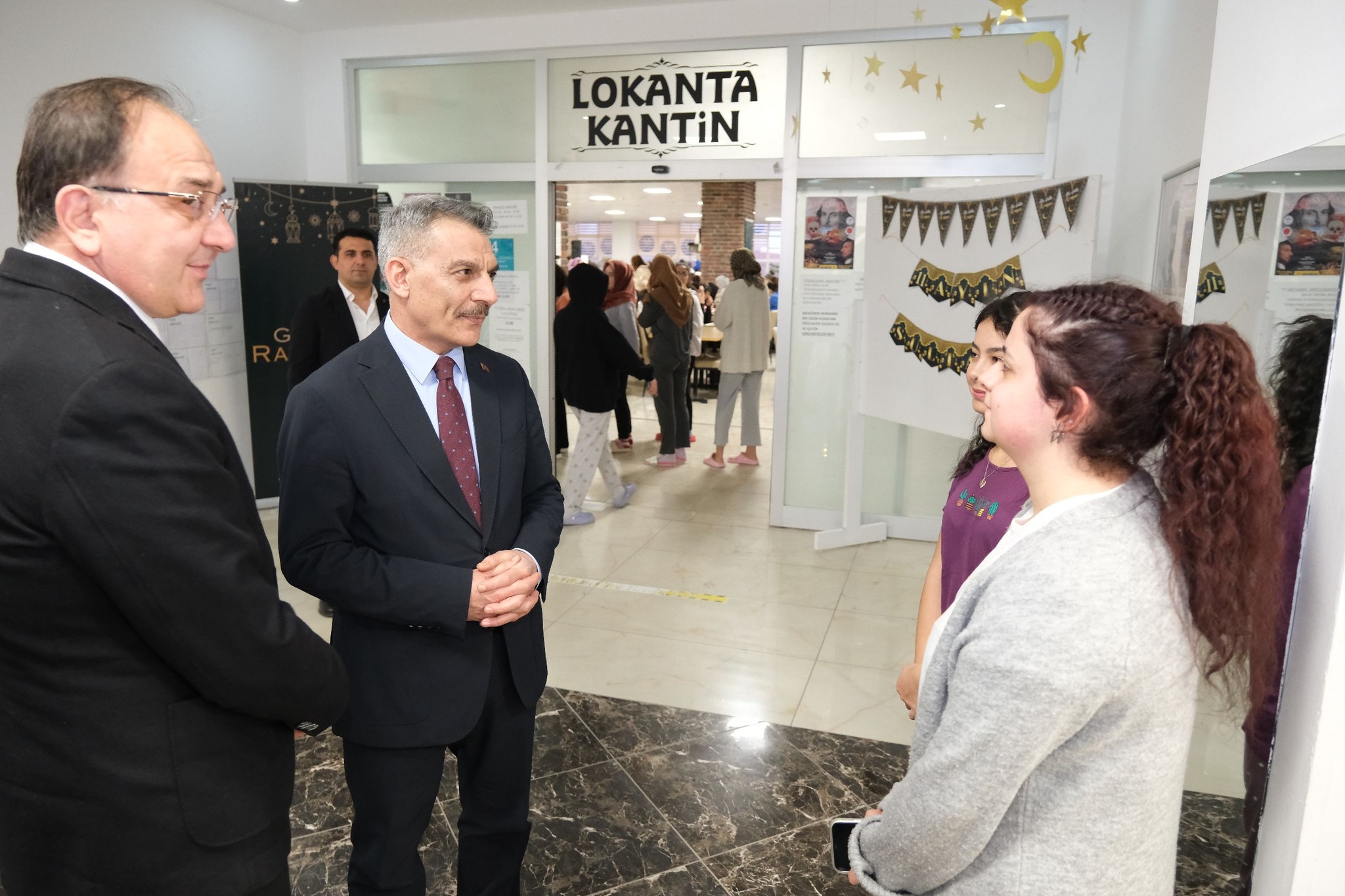 Öğrencilerle Iftar Yaptı1