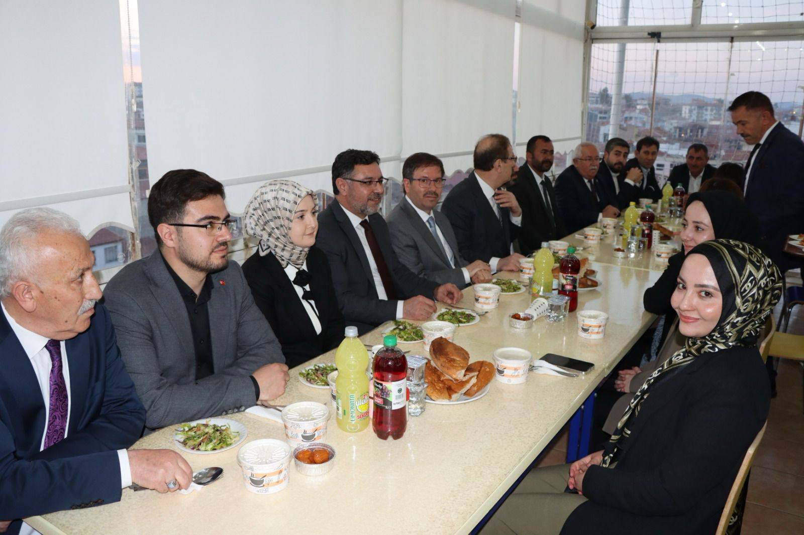 Gönüller Bir Sofralar Bir4