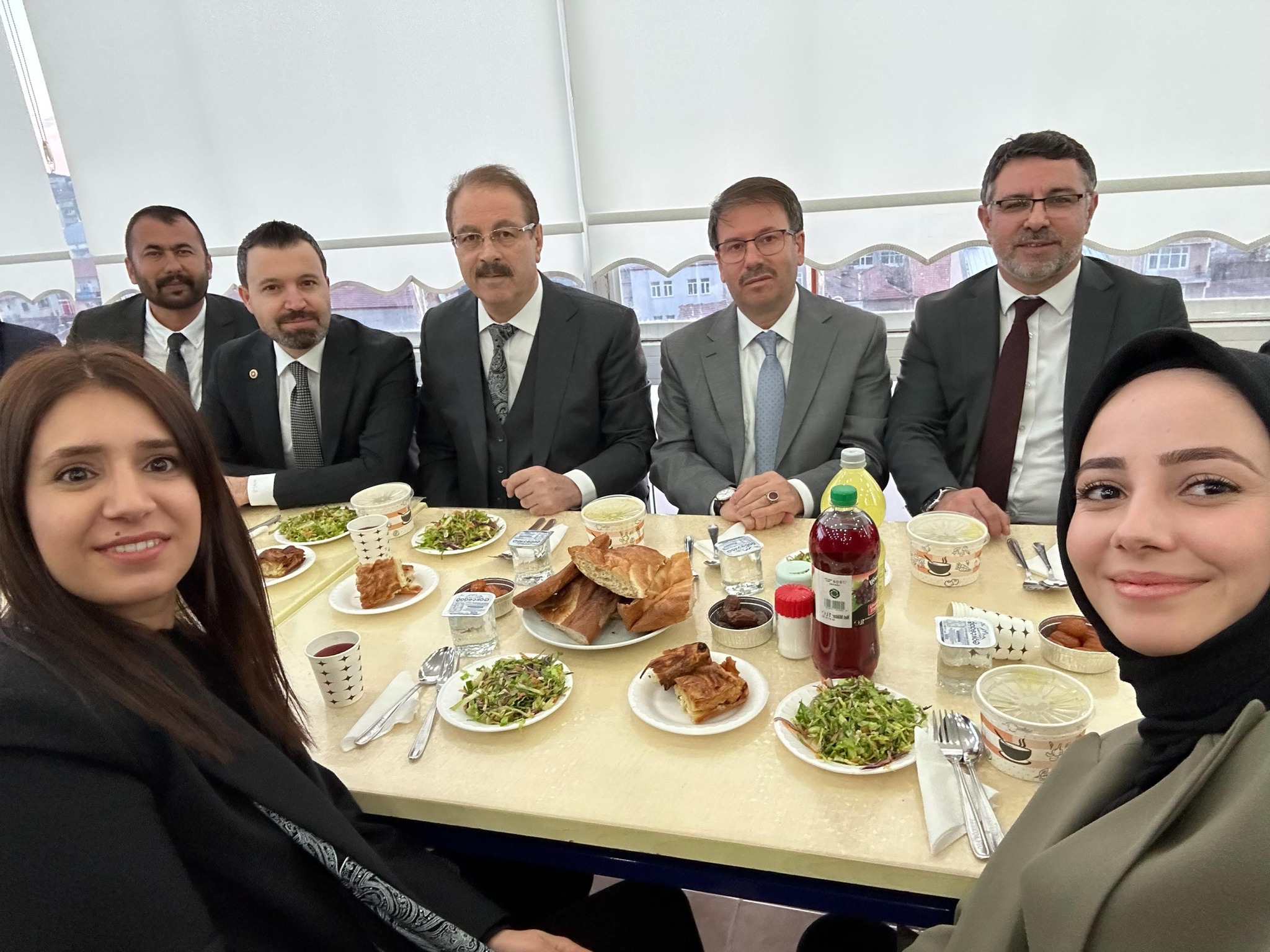 Gönüller Bir Sofralar Bir5