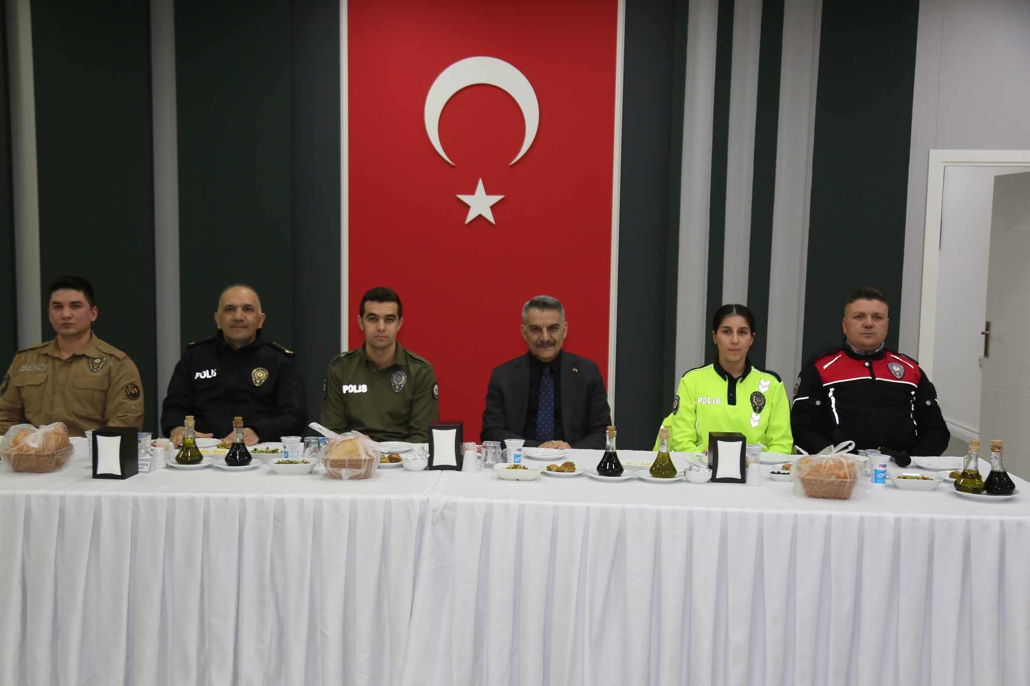 Emniyet Teşkilatına Iftar1