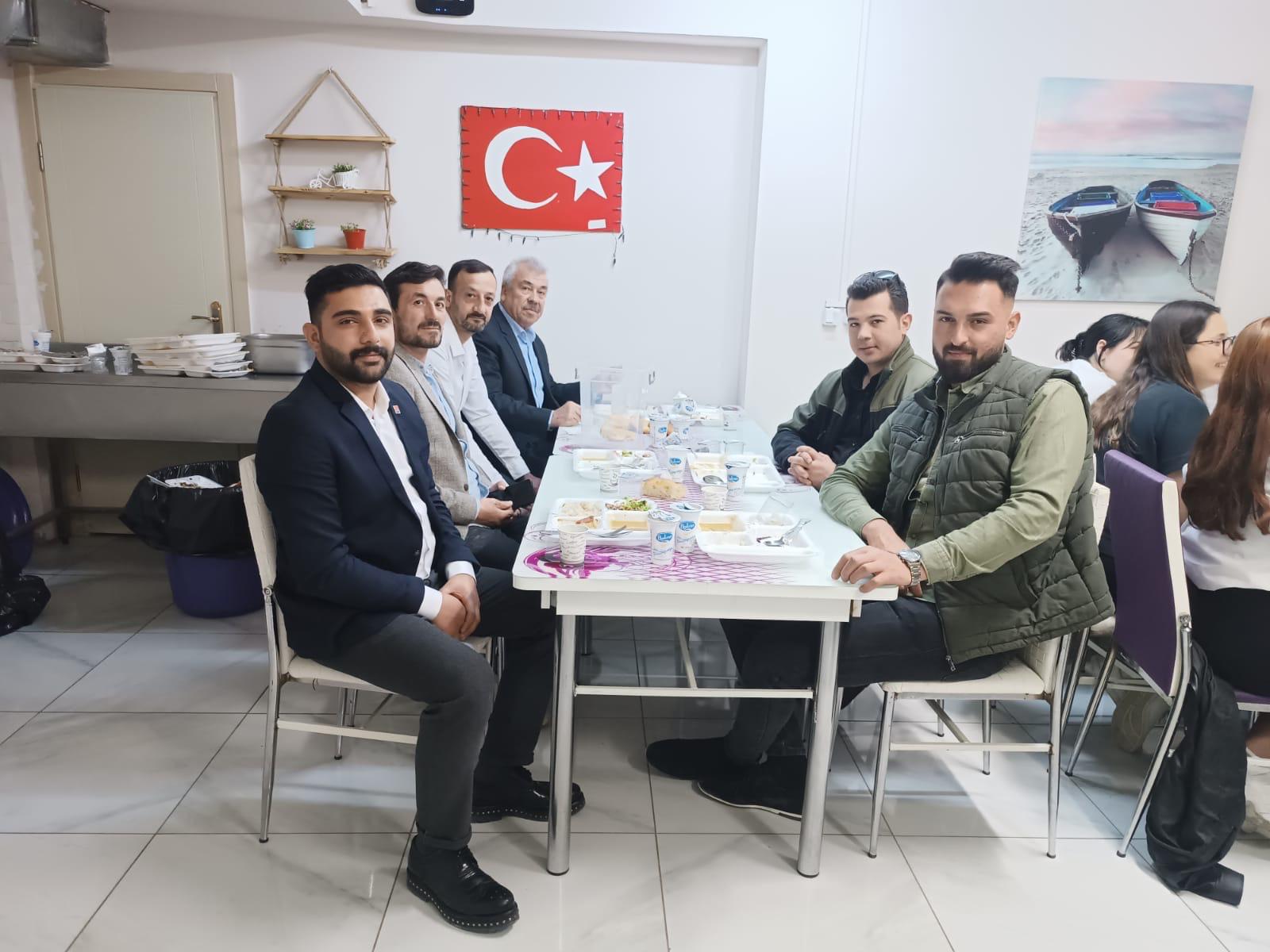 Gençlerle Bir Araya Geldi