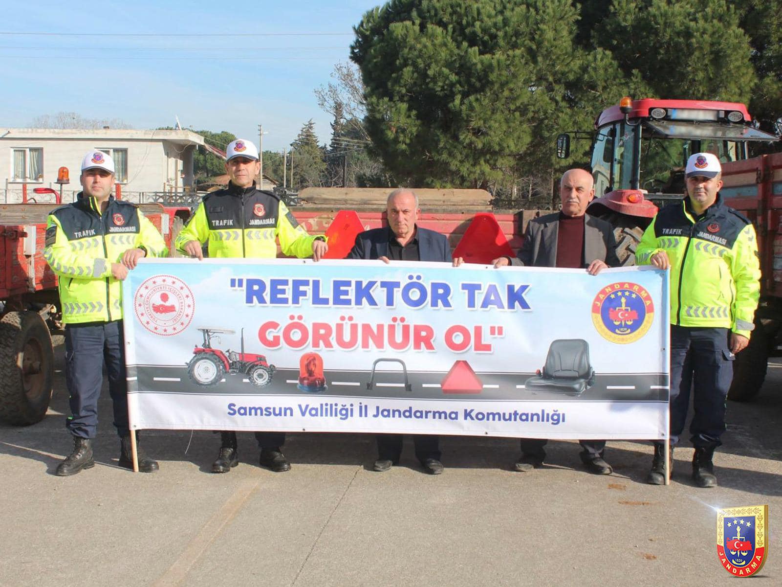 Sürücülere Reflektör Dağıtıldı2
