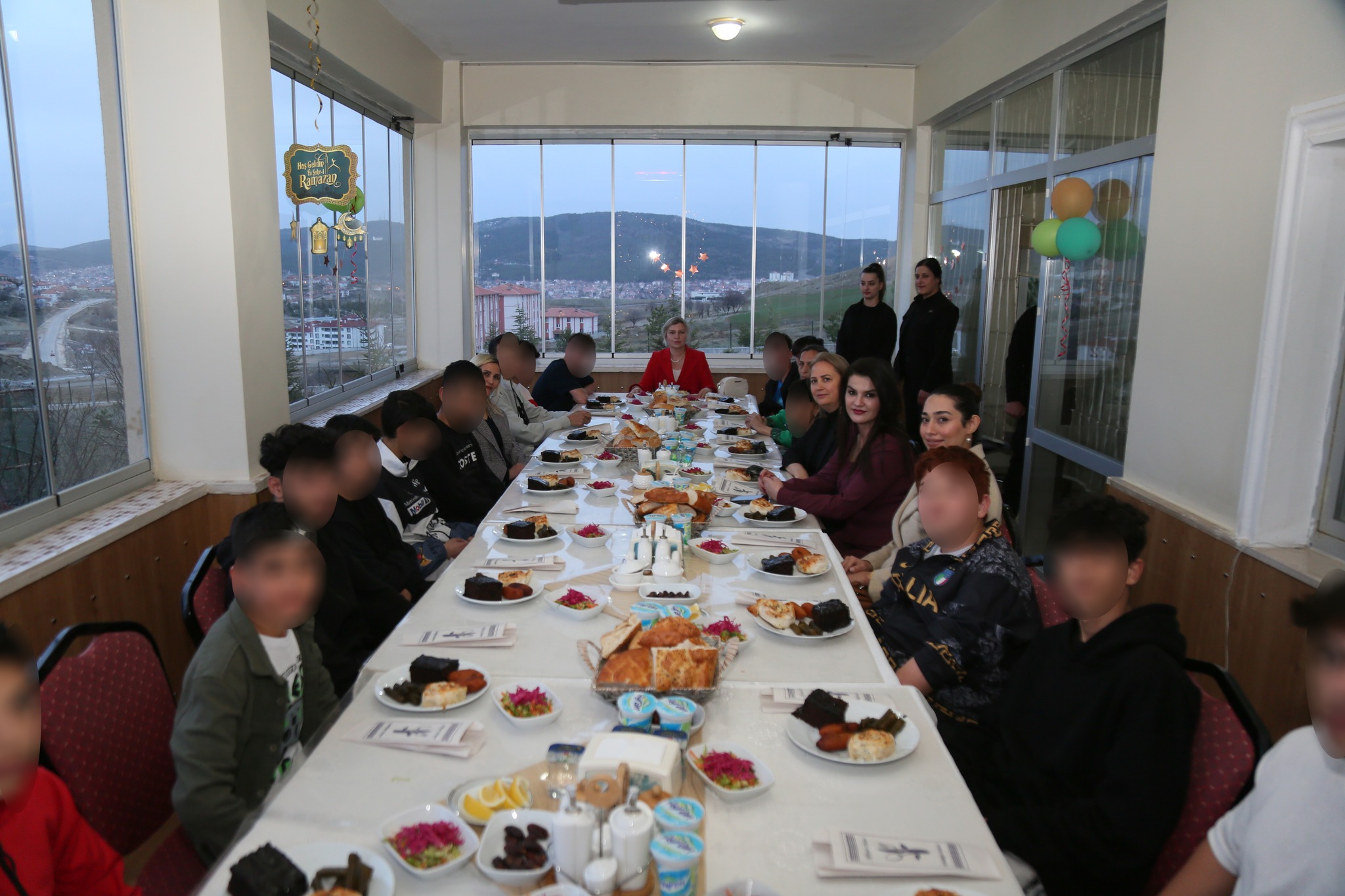 Çocuklarla Iftar Yaptı1