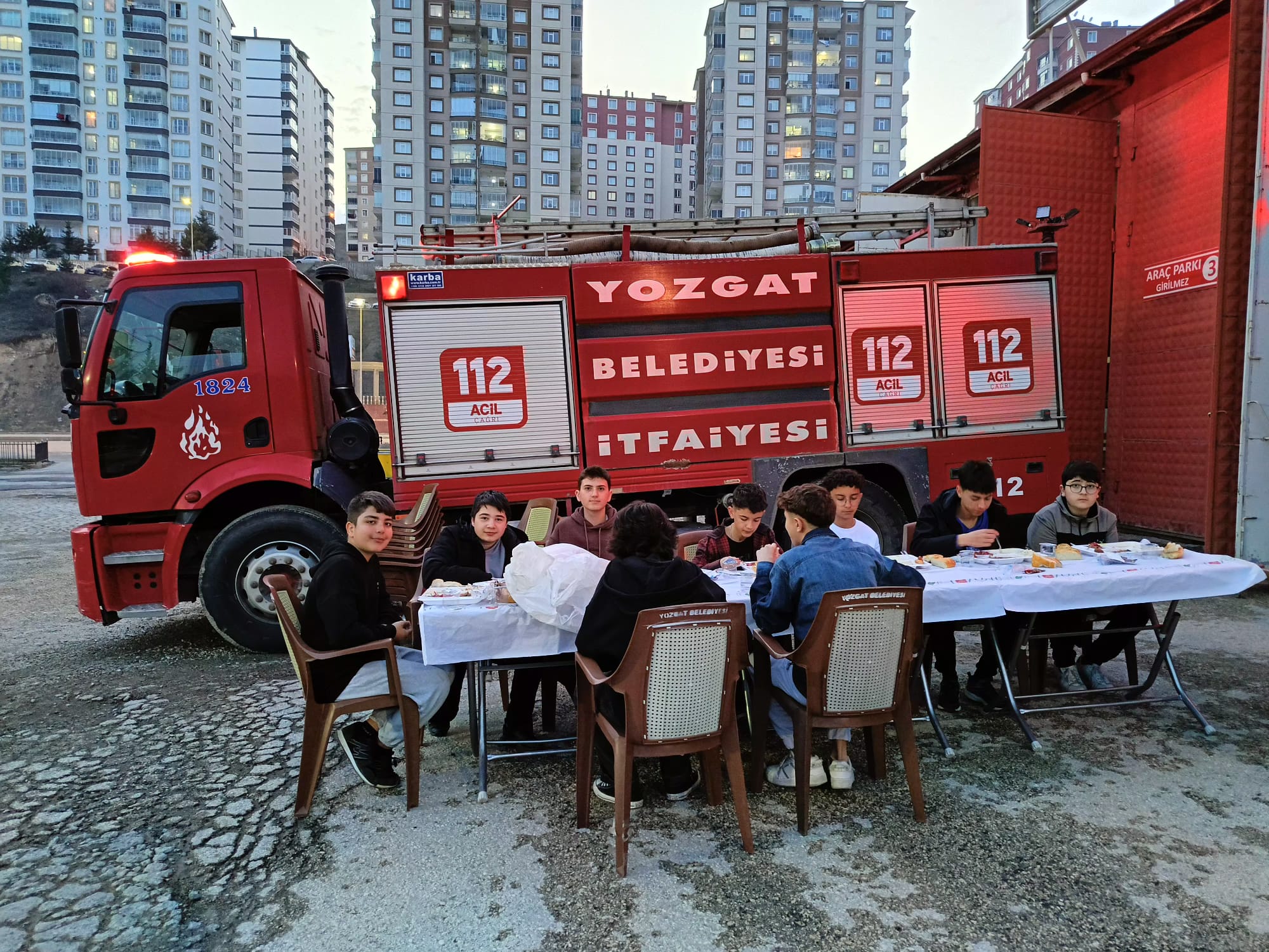 İtfaiyecilerle Iftar Yaptılar1